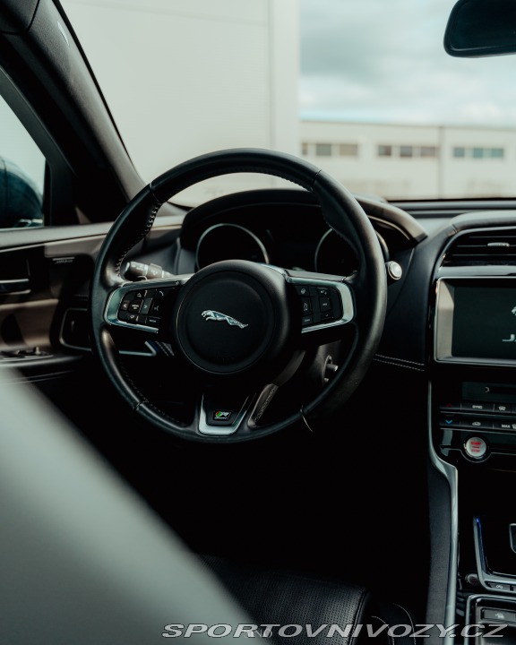 Jaguar XE 2016