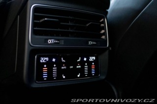 Audi SQ8  2021