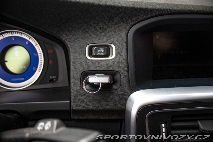 Volvo V60 D5 Momentum Geartronic 2011