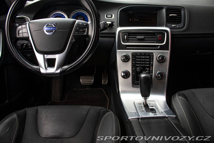 Volvo V60 D5 Momentum Geartronic 2011