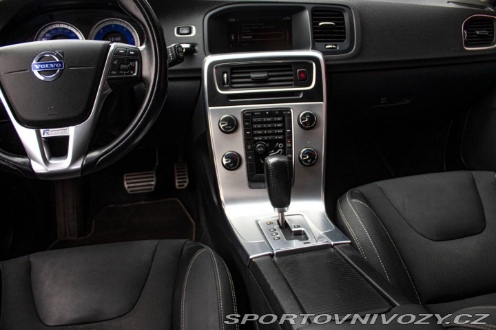 Volvo V60 D5 Momentum Geartronic 2011