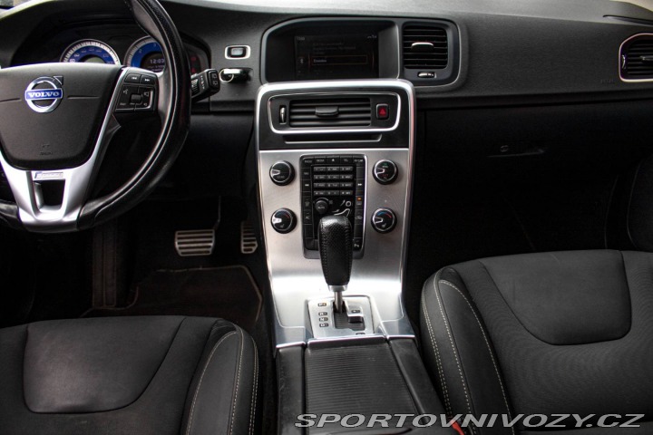 Volvo V60 D5 Momentum Geartronic 2011