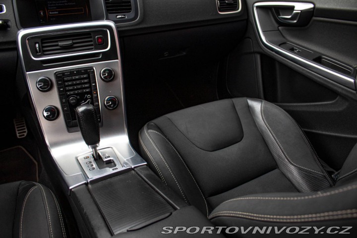 Volvo V60 D5 Momentum Geartronic 2011