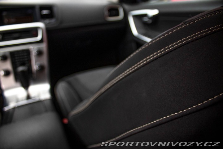 Volvo V60 D5 Momentum Geartronic 2011