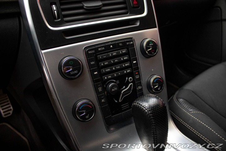 Volvo V60 D5 Momentum Geartronic 2011