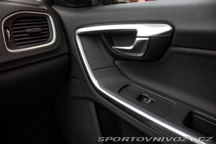 Volvo V60 D5 Momentum Geartronic 2011