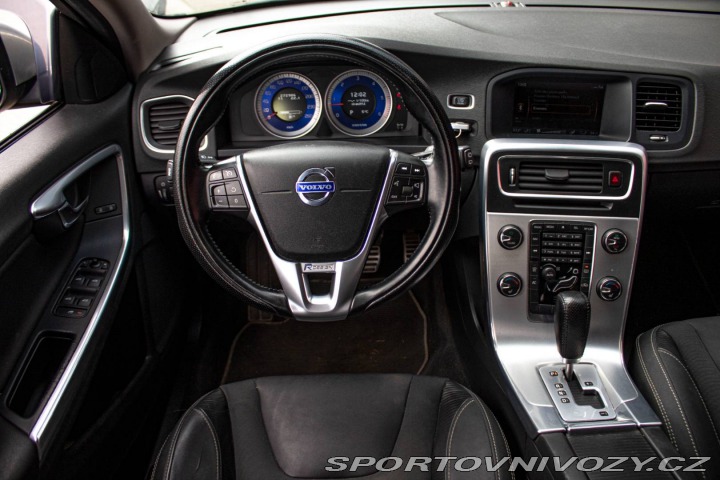 Volvo V60 D5 Momentum Geartronic 2011