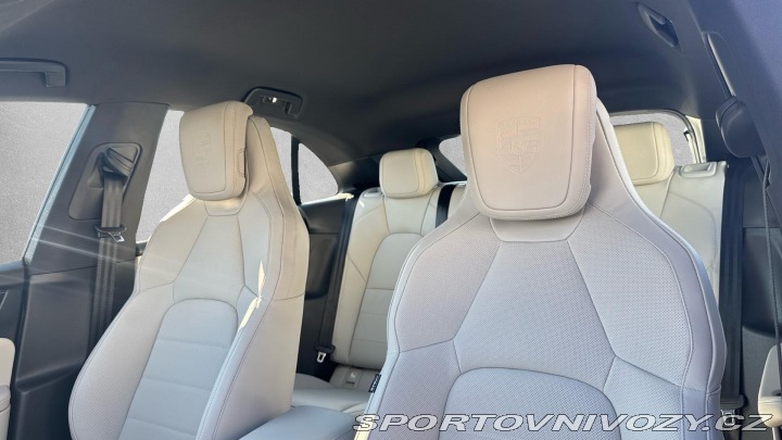 Porsche Macan 4S Electric 2025