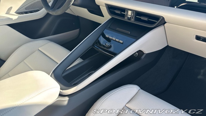 Porsche Macan 4S Electric 2025
