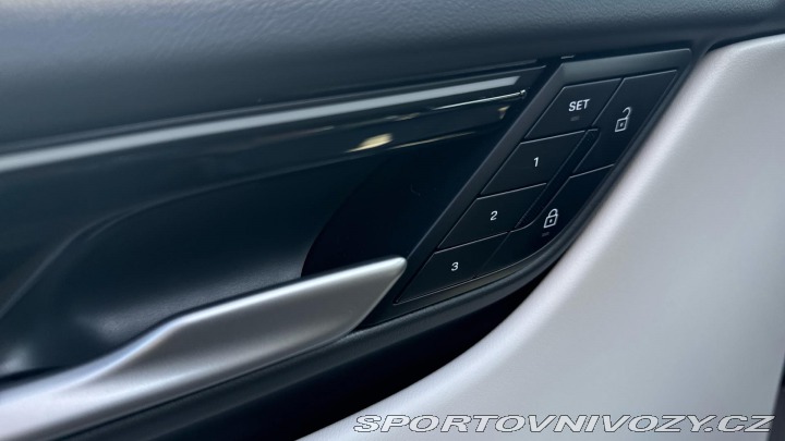 Porsche Macan 4S Electric 2025