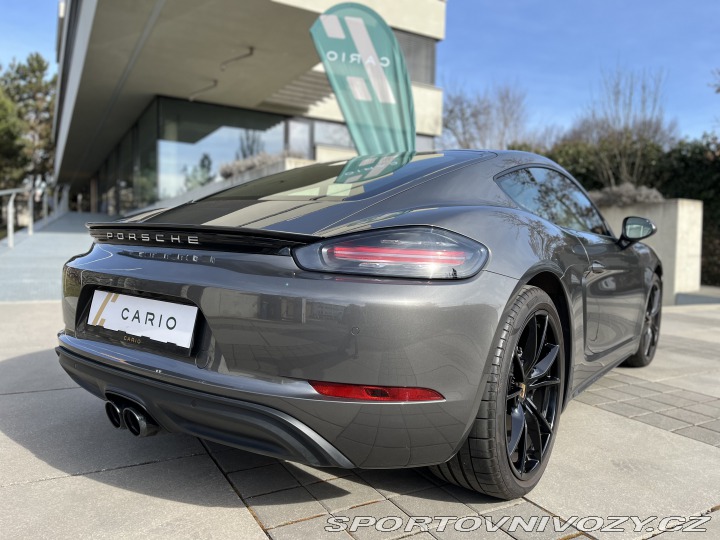 Porsche Cayman 718 2022