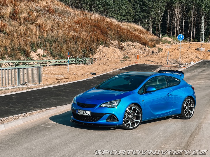 Opel Astra OPC 2012