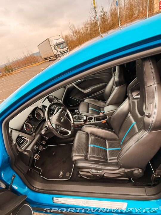 Opel Astra OPC 2012