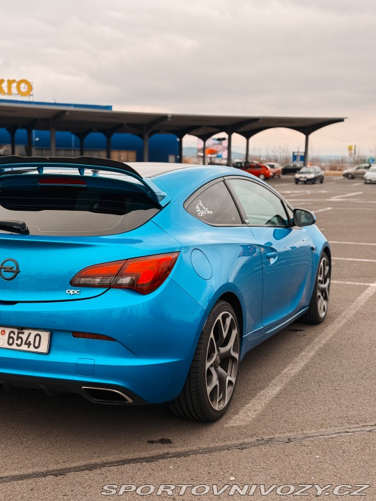 Opel Astra OPC 2012