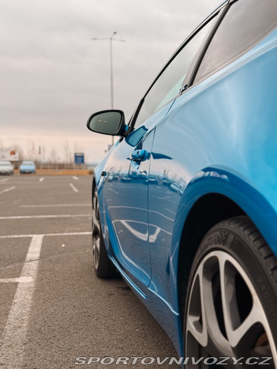 Opel Astra OPC 2012
