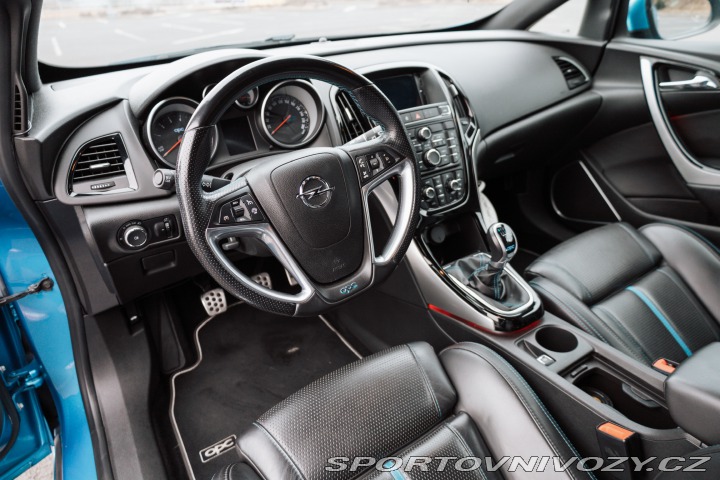 Opel Astra OPC 2012