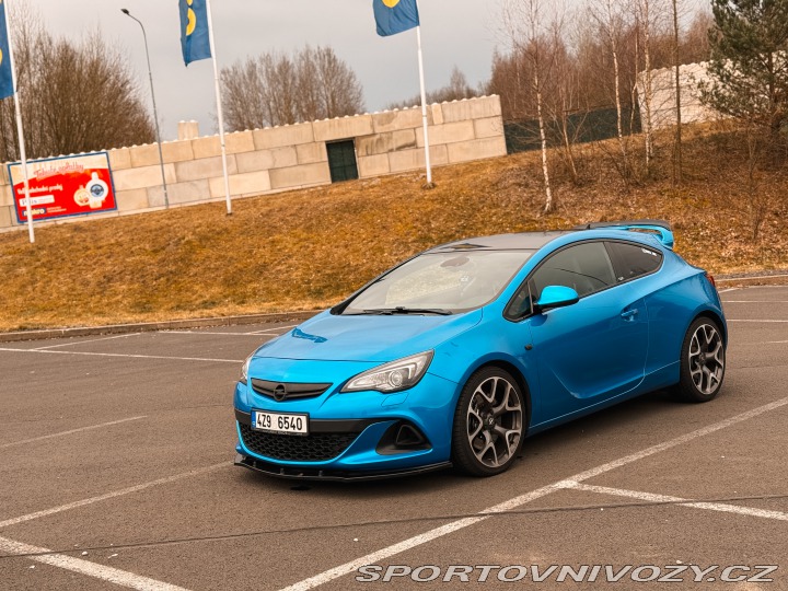 Opel Astra OPC 2012