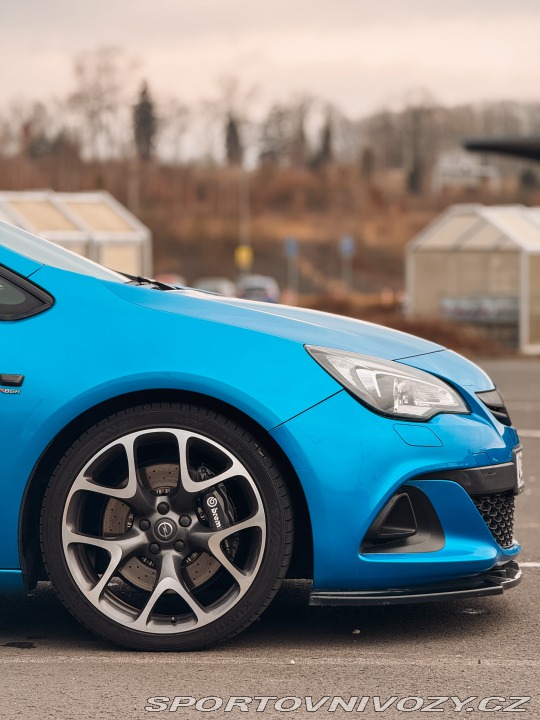 Opel Astra OPC 2012