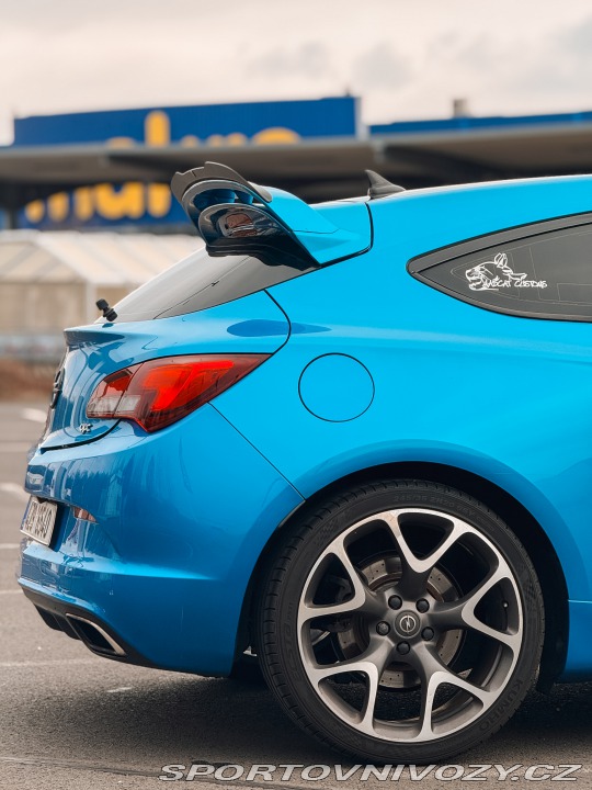 Opel Astra OPC 2012