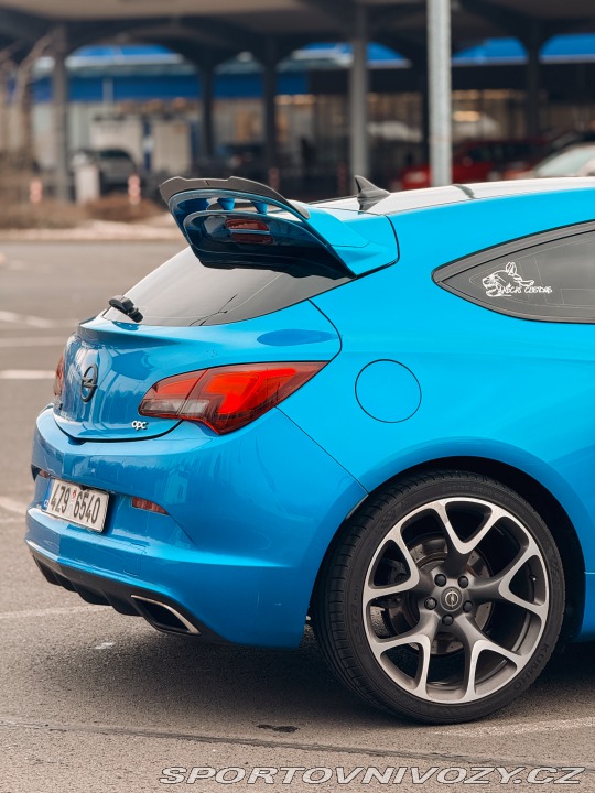 Opel Astra OPC 2012