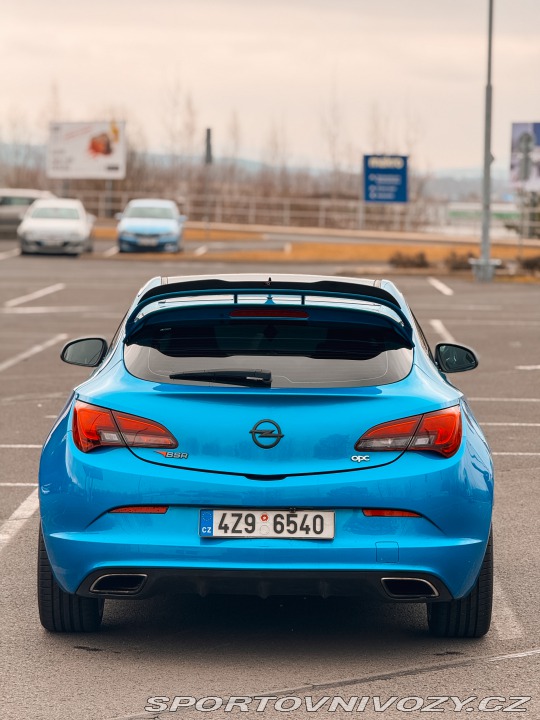 Opel Astra OPC 2012