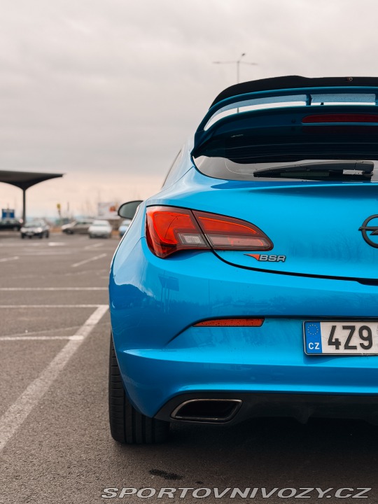Opel Astra OPC 2012