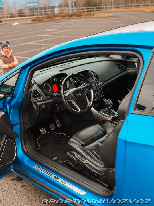 Opel Astra OPC 2012