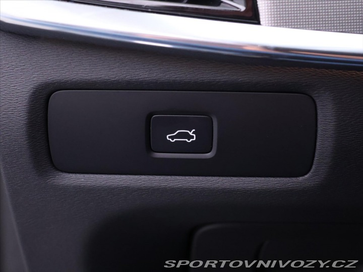 Volvo V90 2,0 B5 173kW AWD CZ 1.maj 2022