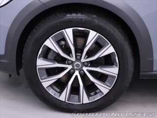 Volvo V90 2,0 B5 173kW AWD CZ 1.maj 2022