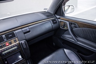 Mercedes-Benz E Kombi  430 Avantgarde A/T 2001