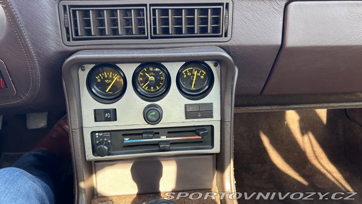 Porsche 944  1983