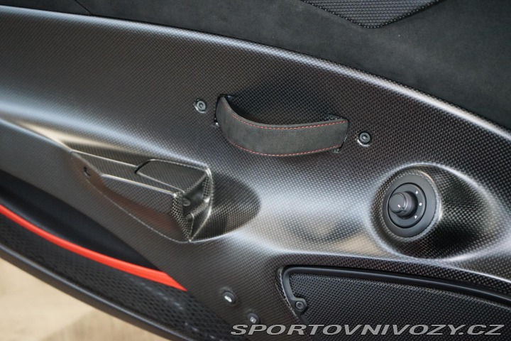 Ferrari 488 Pista Lift Carbon Navi Zá 2020