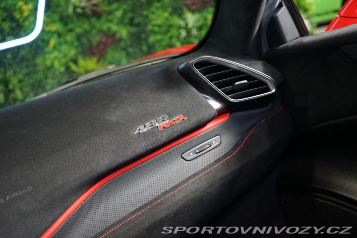 Ferrari 488 Pista Lift Carbon Navi Zá 2020
