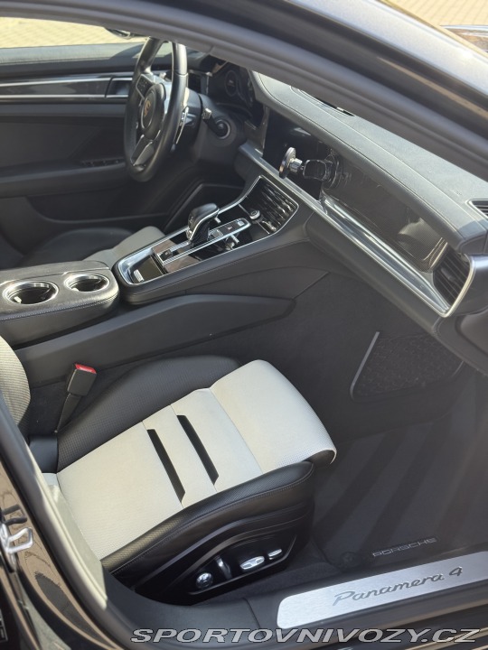 Porsche Panamera 4 E-Hybrid 2020