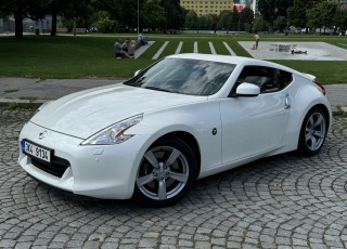 Nissan 370 Z kupé