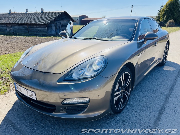 Porsche Panamera 4S 2011