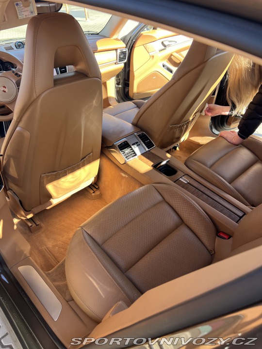 Porsche Panamera 4S 2011