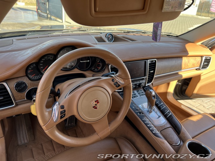 Porsche Panamera 4S 2011