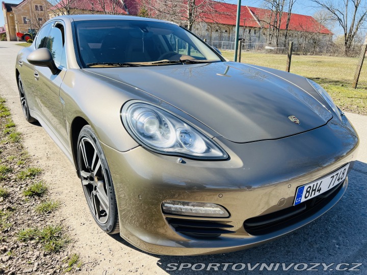 Porsche Panamera 4S 2011