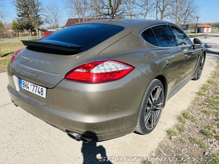 Porsche Panamera 4S 2011