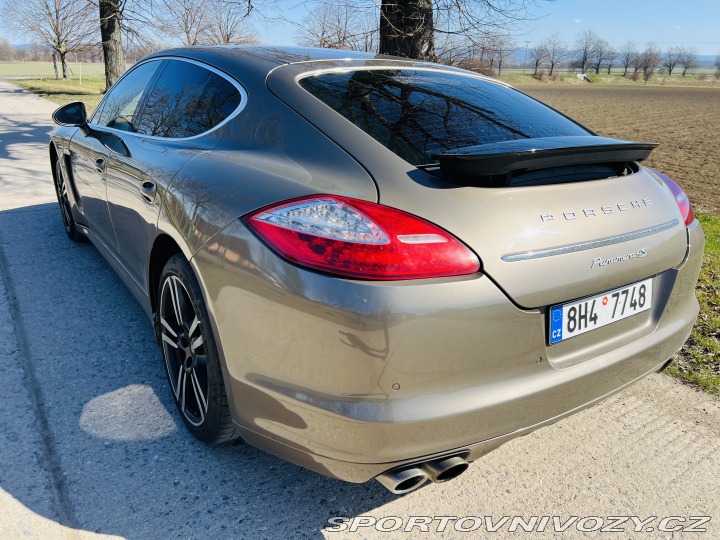 Porsche Panamera 4S 2011