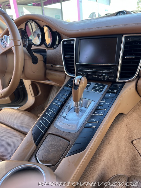Porsche Panamera 4S 2011
