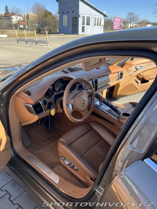 Porsche Panamera 4S 2011