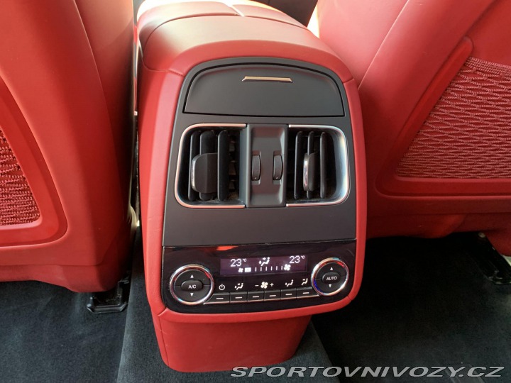 Maserati Levante Levante S, 316KW, VÝBAVA 2017