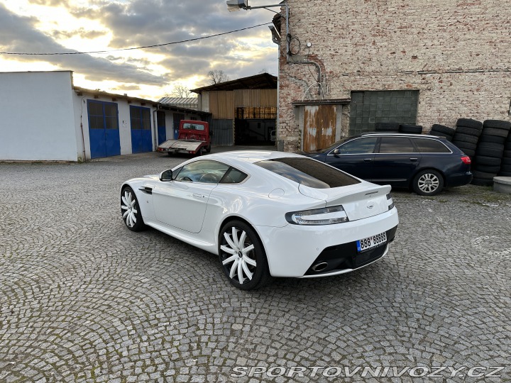 Aston Martin Vantage  2013