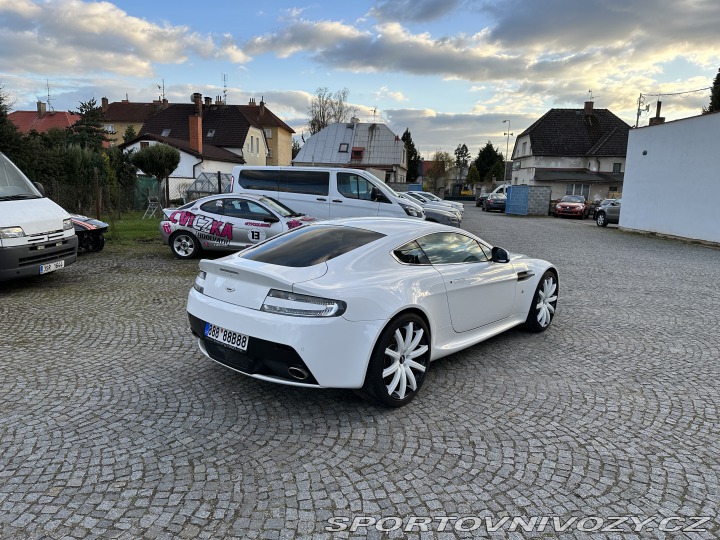 Aston Martin Vantage  2013