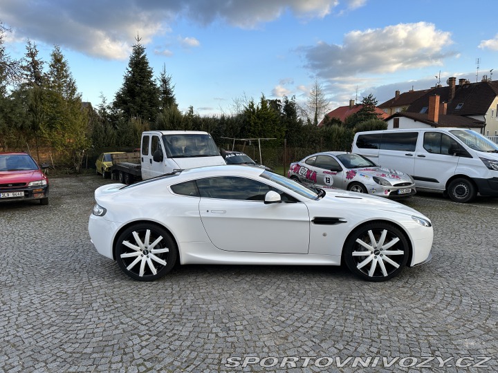 Aston Martin Vantage  2013