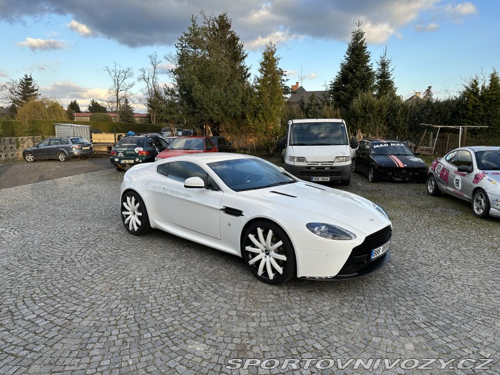 Aston Martin Vantage  2013