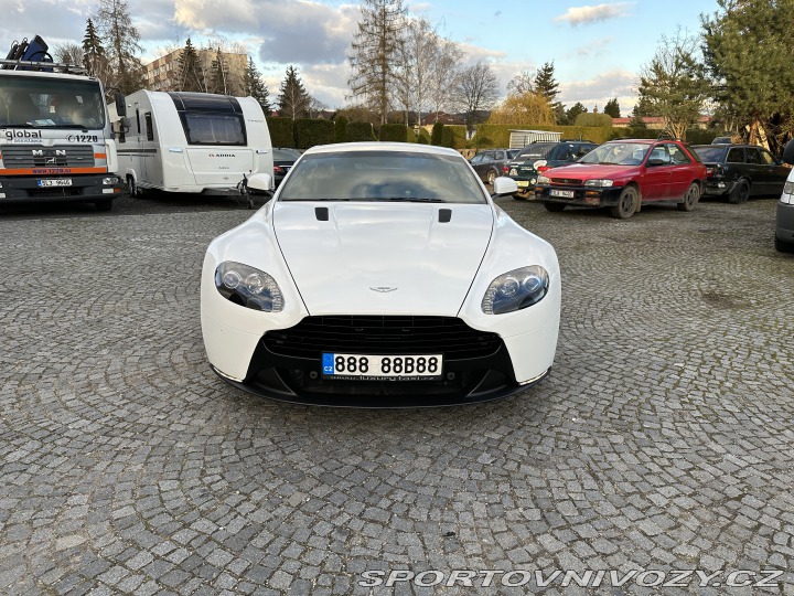 Aston Martin Vantage  2013