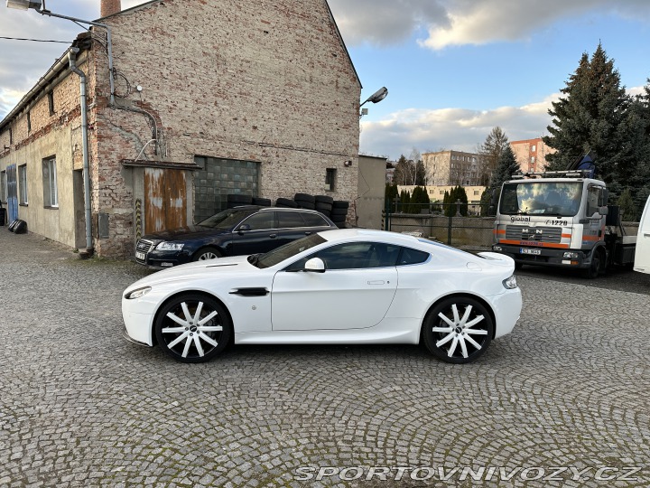 Aston Martin Vantage  2013